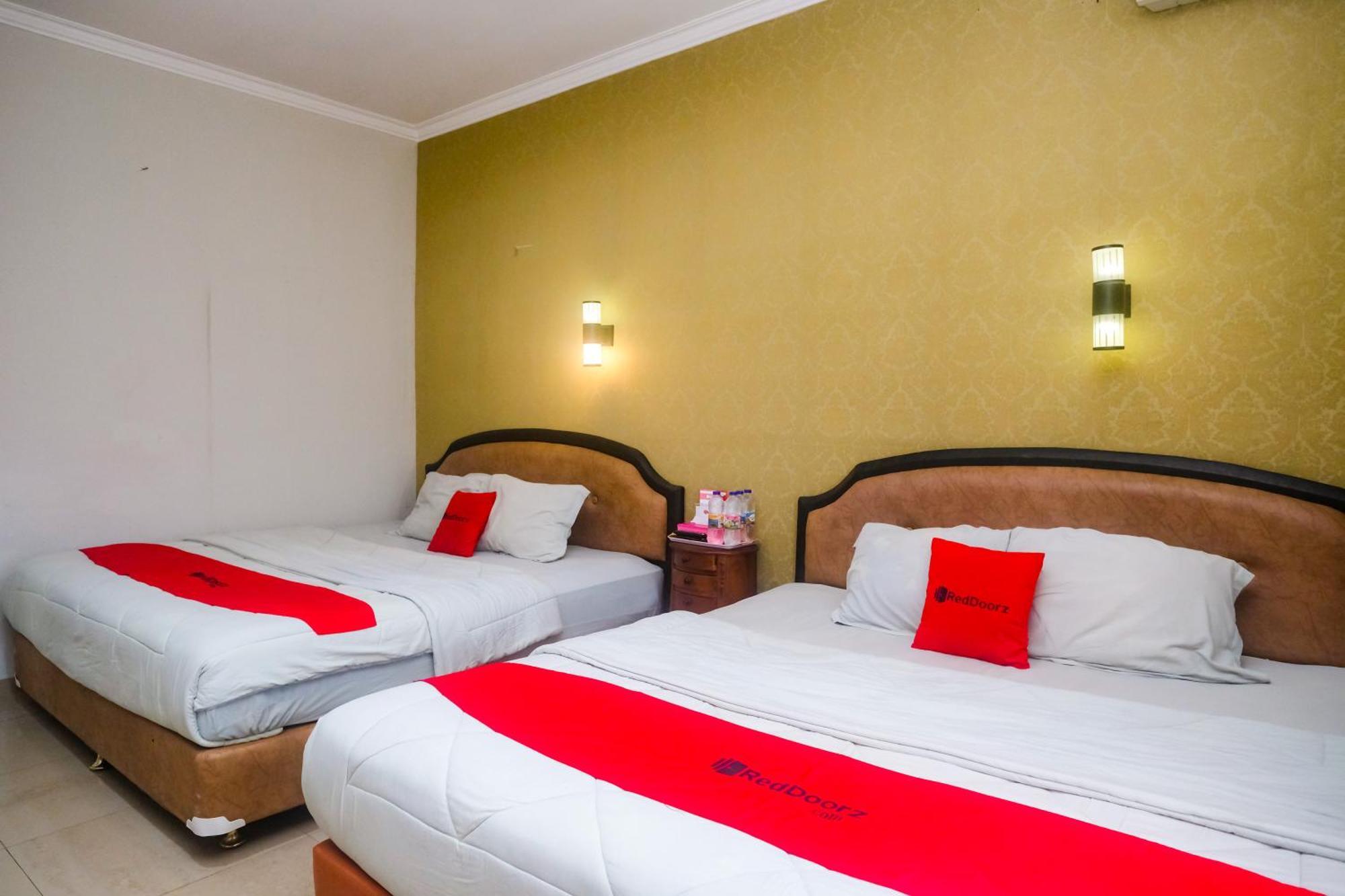 Reddoorz Plus Near Adisucipto Airport 2 Kalasan Luaran gambar