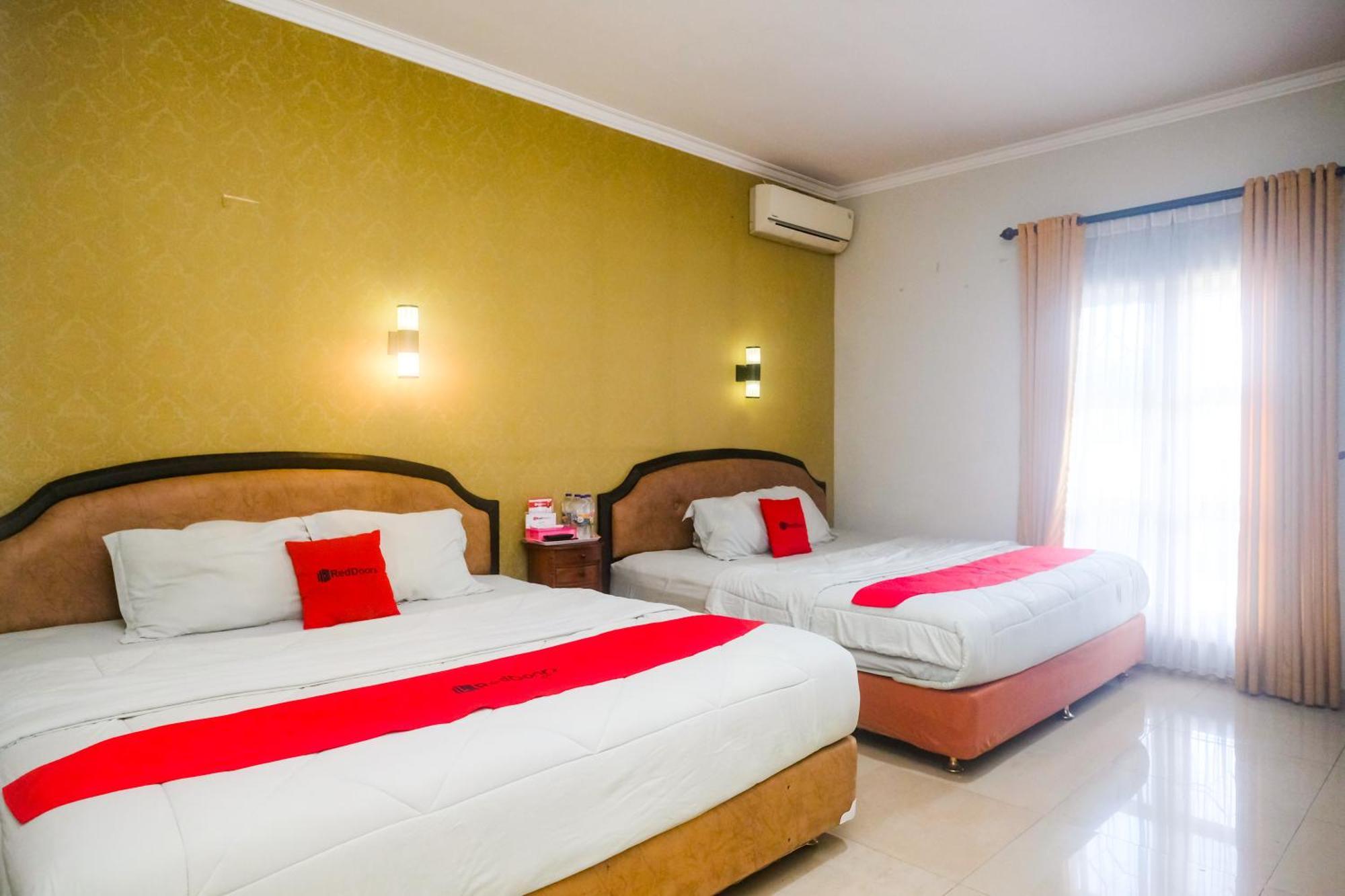 Reddoorz Plus Near Adisucipto Airport 2 Kalasan Luaran gambar