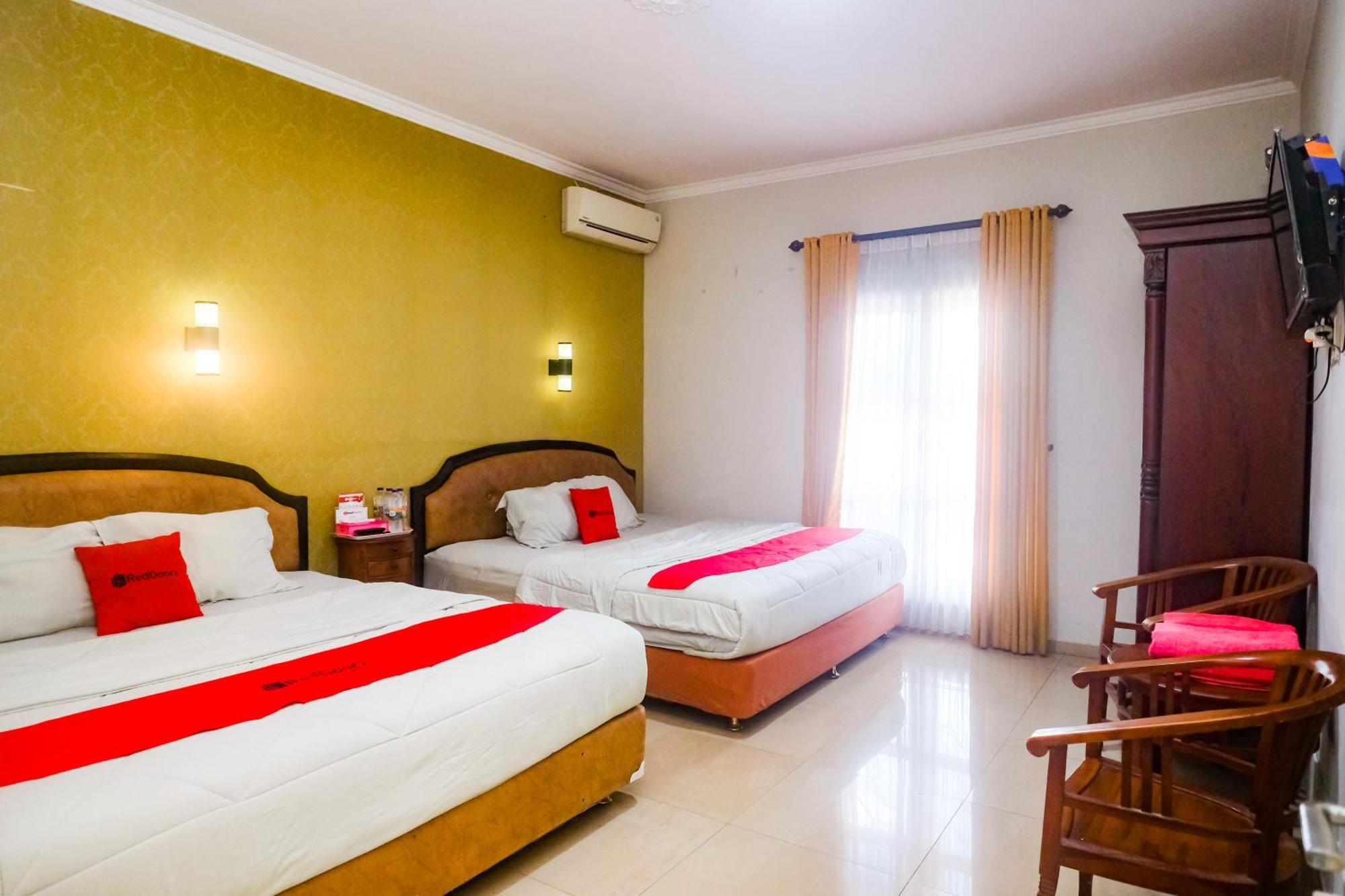 Reddoorz Plus Near Adisucipto Airport 2 Kalasan Luaran gambar