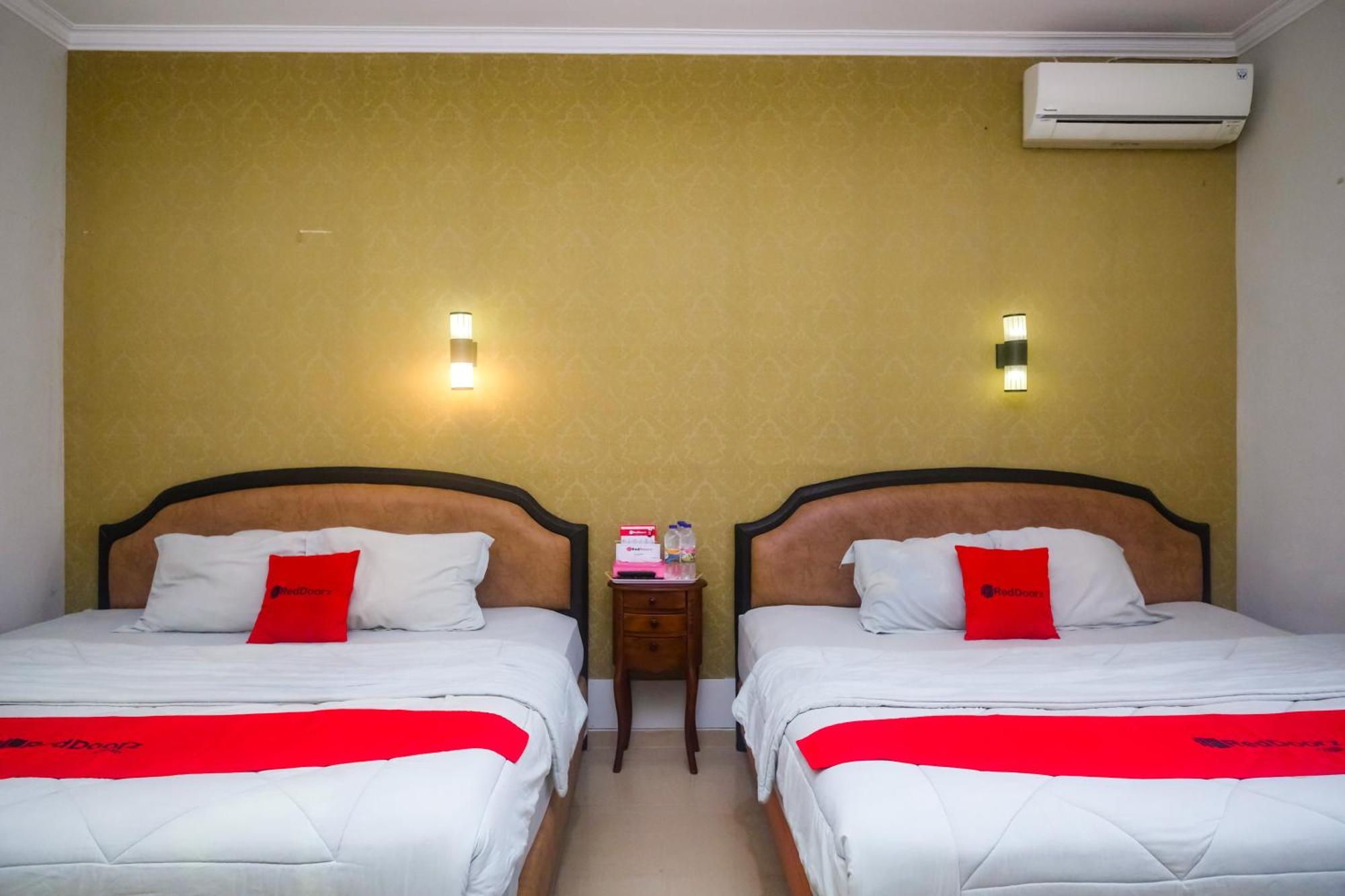 Reddoorz Plus Near Adisucipto Airport 2 Kalasan Luaran gambar