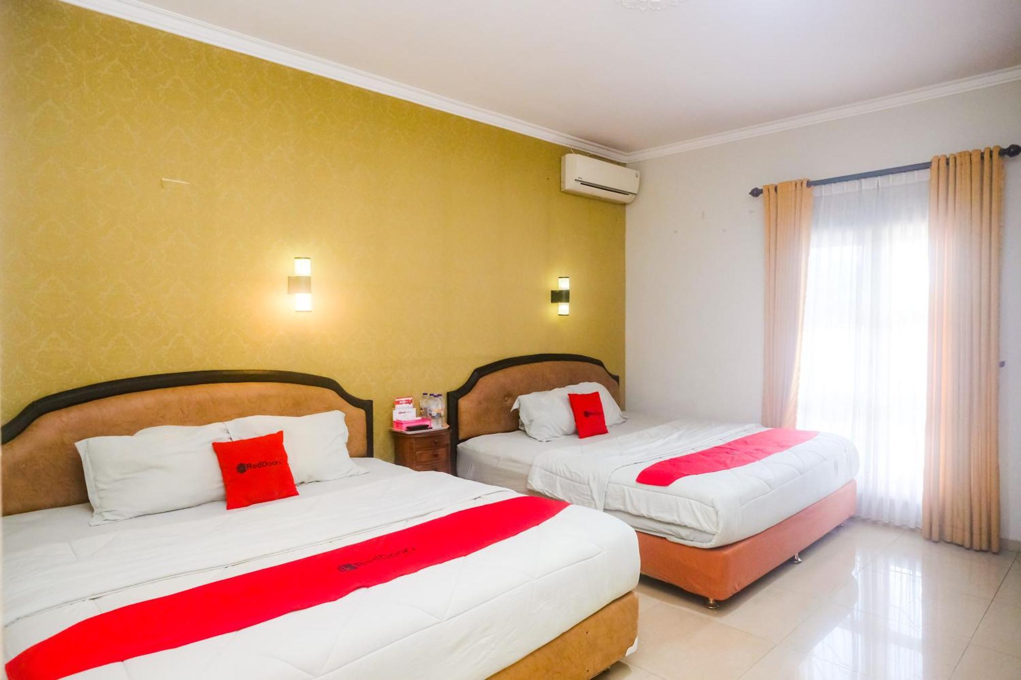 Reddoorz Plus Near Adisucipto Airport 2 Kalasan Luaran gambar