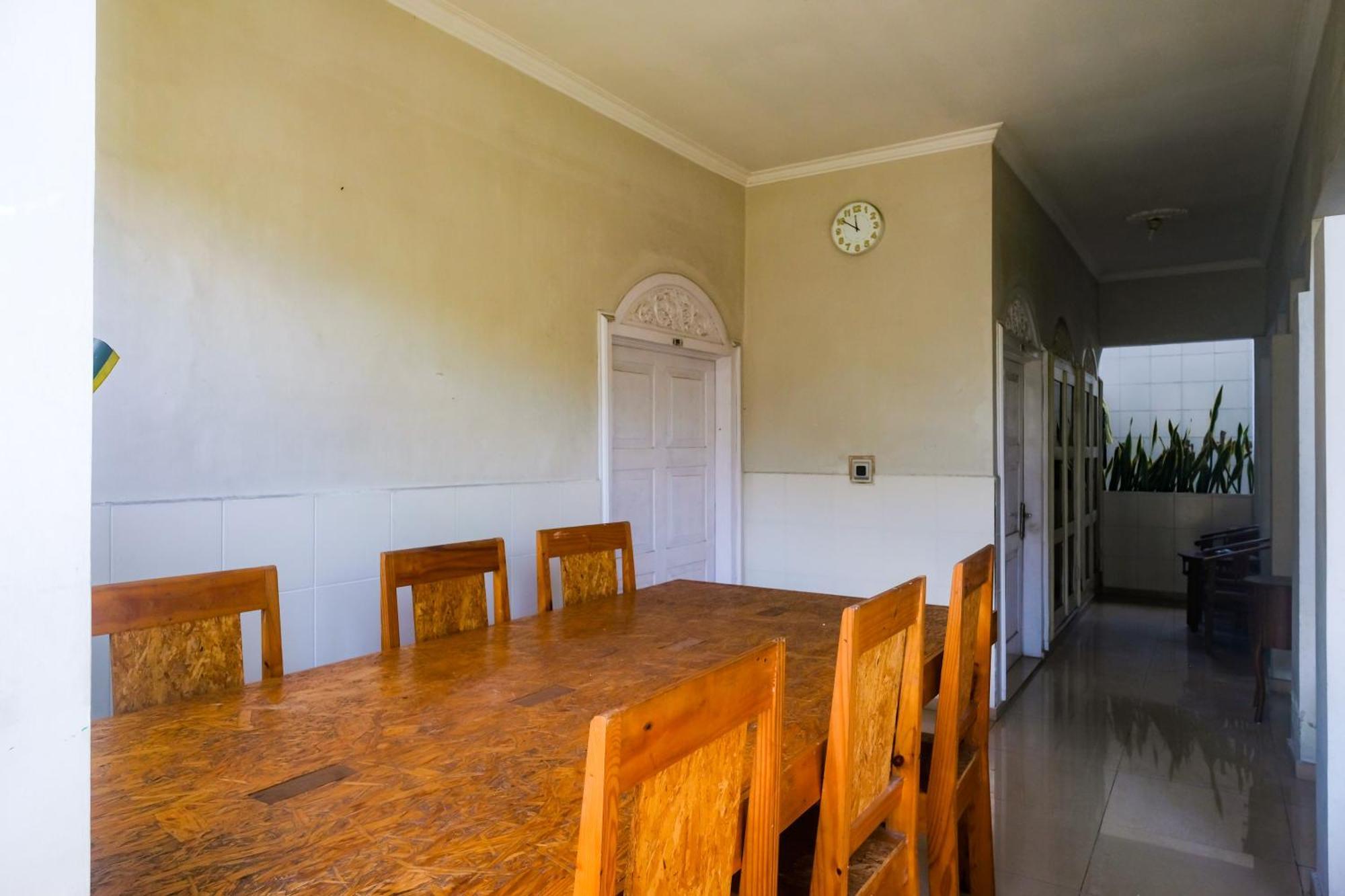 Reddoorz Plus Near Adisucipto Airport 2 Kalasan Luaran gambar