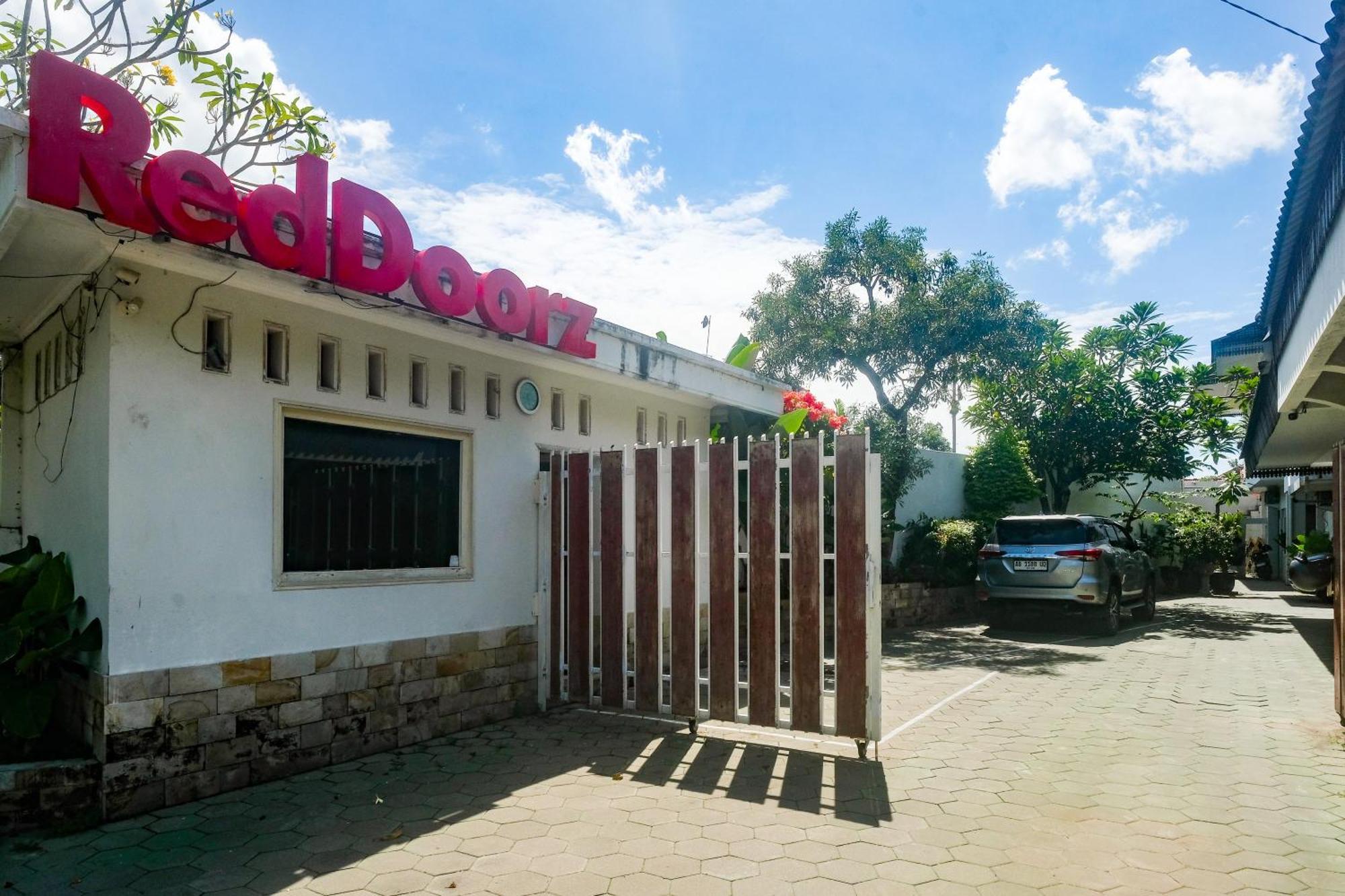 Reddoorz Plus Near Adisucipto Airport 2 Kalasan Luaran gambar