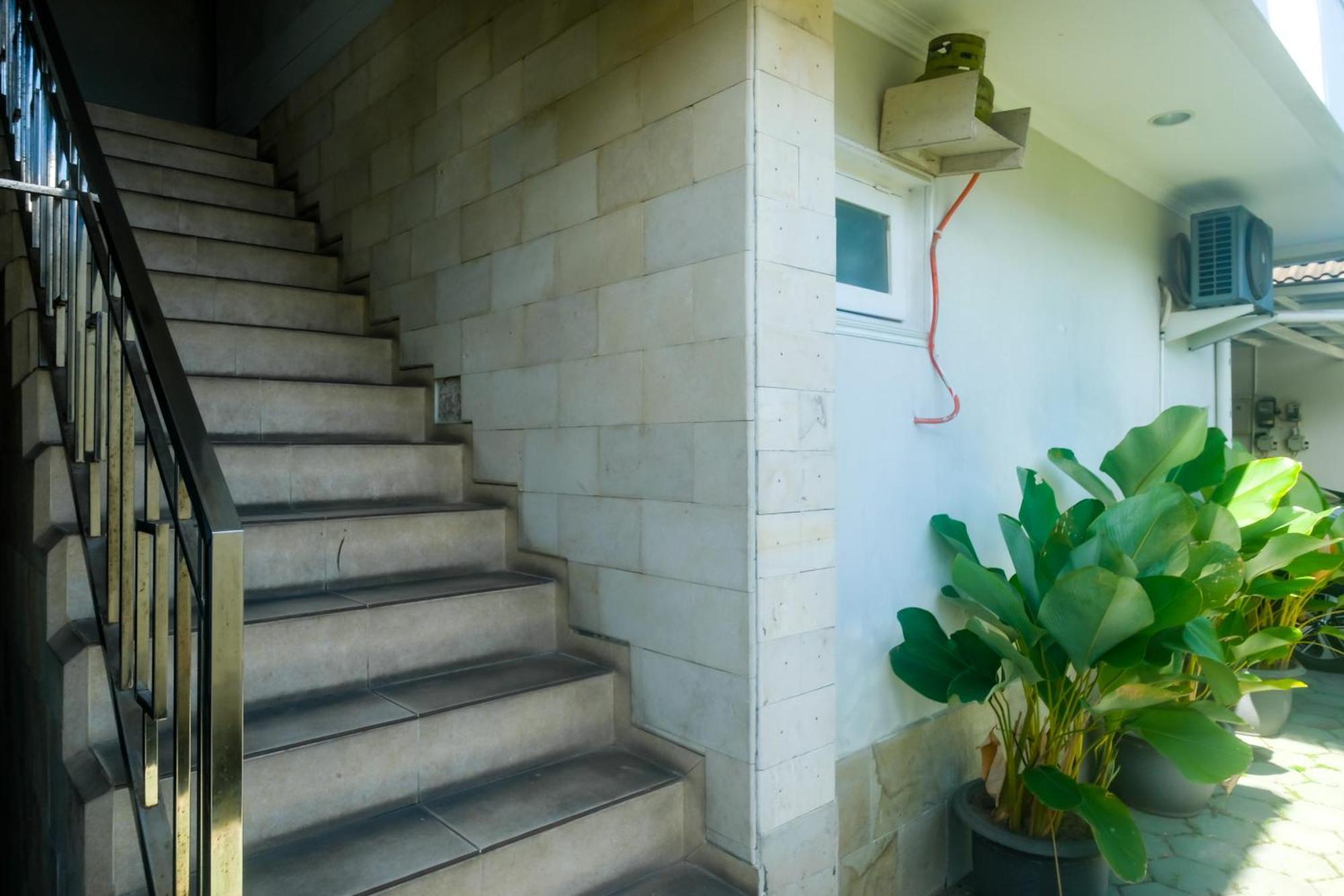 Reddoorz Plus Near Adisucipto Airport 2 Kalasan Luaran gambar